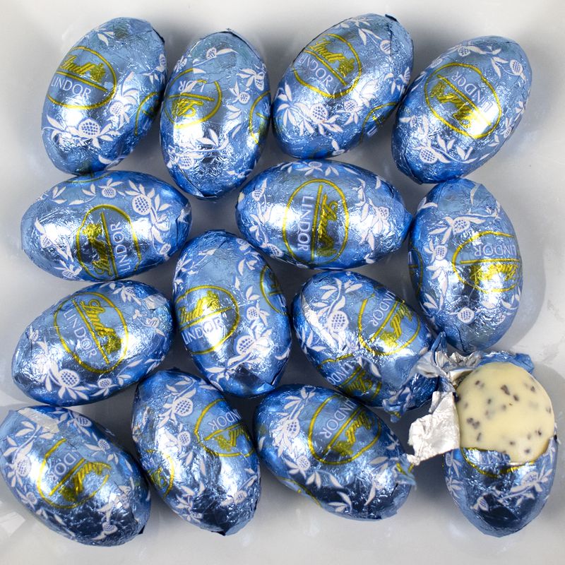 Lindor Easter Egg Truffles Stracciatella