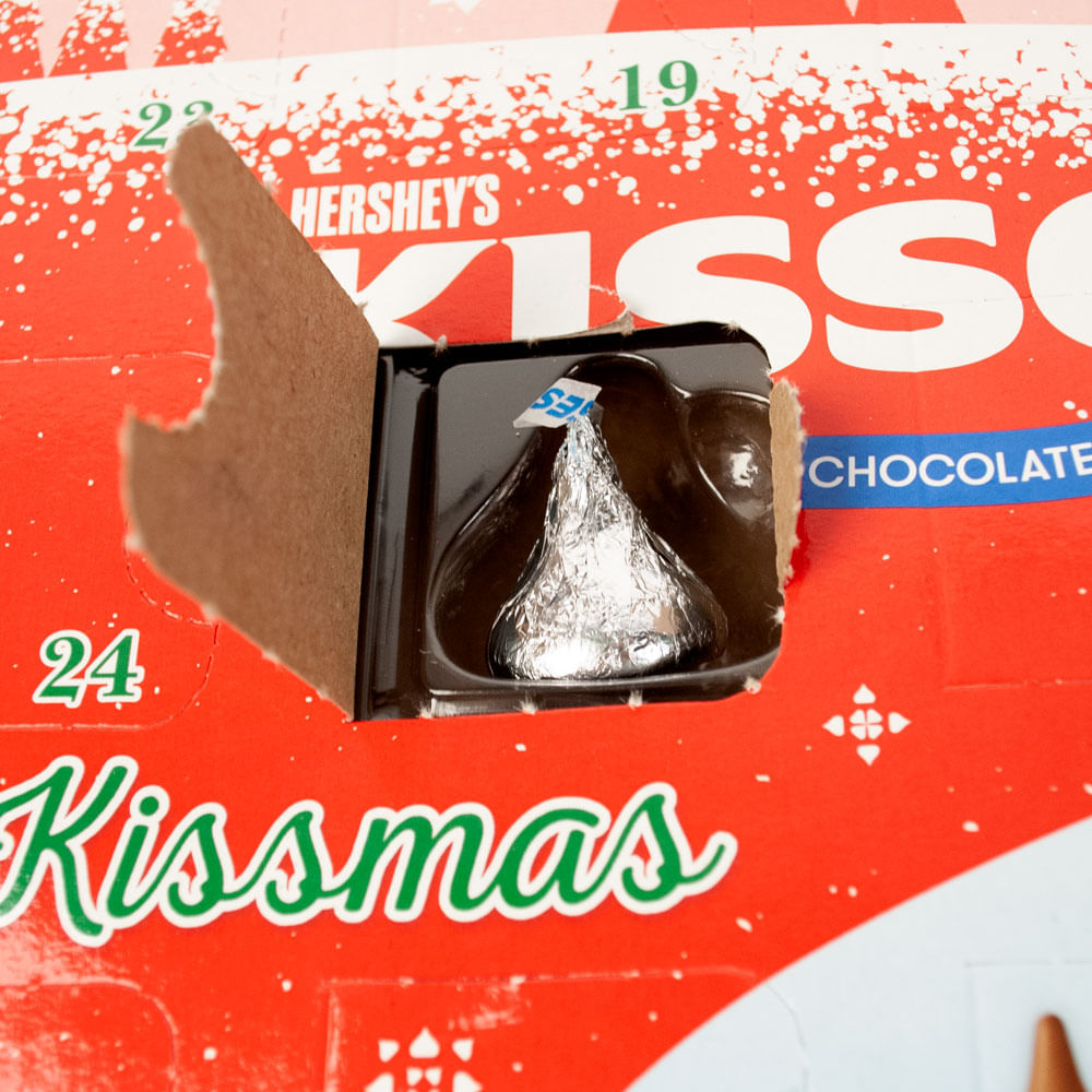 Holiday Hershey's Kisses Countdown to Christmas Advent Calendar -  Whcandy.com